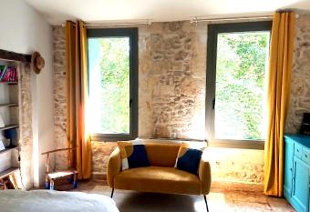Grande suite sur jardin dans Montpellier centre has Balcony rooms