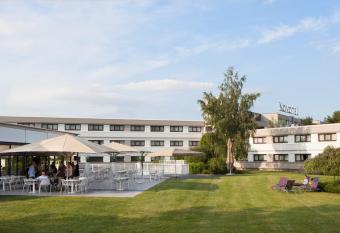 Novotel Marne La Vall  e Coll  gien allows 18 year olds to book a room