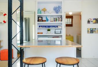 Salty Grape Beach House has Balcony rooms