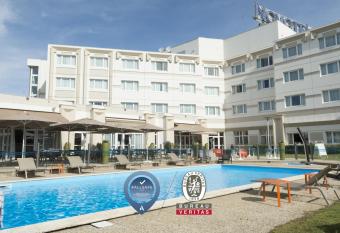 Novotel Bourges allows 18 year olds to book a room