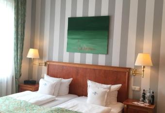 Budget by Hotel Savoy Hannover allows 18 year olds to book a room