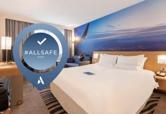 Novotel Massy Palaiseau allows 18 year olds to book a room