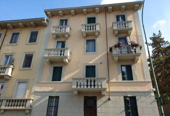 RIVERSIDE DA PO 9 - Appartamenti ai piedi della collina e vicino al Po has Balcony rooms