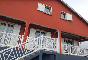 Maison de 5 chambres avec jardin clos et wifi a La Plaine des Cafres has Balcony rooms