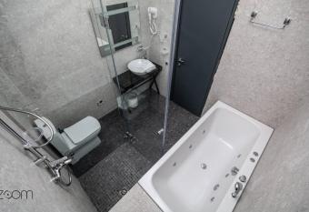 Center Boutique Hotel has rooms with a private hot tub