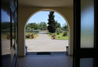 Villa Naclerio allows 18 year olds to book a room