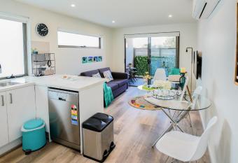 U101 Brunswick Living First Floor Balcony Close to APT and CBD Free Wifi Tram at Doorstep allows 18 year olds to book a room