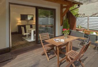 Ferienwohnung Zum Franziskaner has rooms with a private hot tub