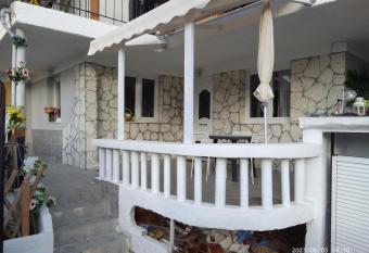Antonia family house near Airport has Balcony rooms