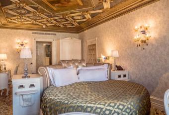 EGO  Boutique Hotel - The Silk Road allows 18 year olds to book a room