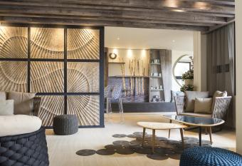 Thalazur Arcachon - H  tel & Spa allows 18 year olds to book a room