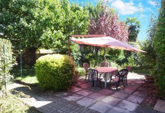 Les Gard  nias allows 18 year olds to book a room