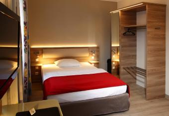 Hotel K  nigshof am Funkturm Business allows 18 year olds to book a room