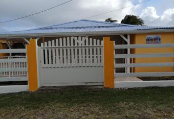 Villa le flamboyant allows 18 year olds to book a room