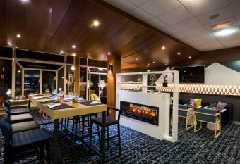 Novotel Chartres allows 18 year olds to book a room