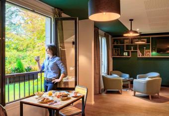 Novotel Domaine de Maffliers - L Isle-Adam has Balcony rooms