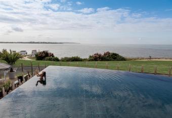 Thalazur Royan - H  tel & Spa has Balcony rooms