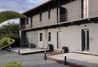 Binario 91 allows 18 year olds to book a room