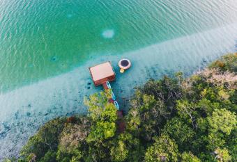 Casa Lole Amazing Views, Rooftop, Jacuzzi, Terrace and Private Pier allows 18 year olds to book a room