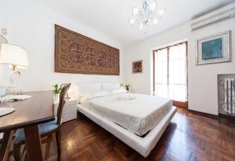 B&B Agli Scaligeri allows 18 year olds to book a room