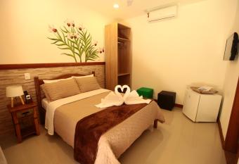 POUSADA DAS ORQUIDEAS20 allows 18 year olds to book a room