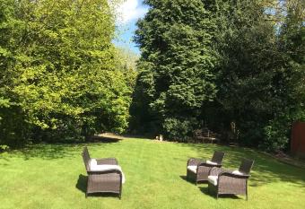 Beautiful mansion in private gated Rd Hot tub FREE SAUNA has Balcony rooms