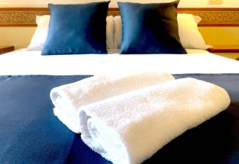 Hotel B&B Des Bains allows 18 year olds to book a room