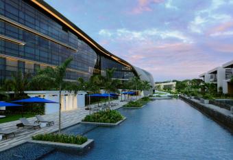 Dusit Thani Laguna Singapore has Balcony rooms