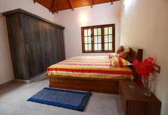 Eagle Fly Homestay has rooms with a private hot tub