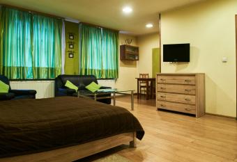 S  owackiego 16 - Apartamenty allows 18 year olds to book a room