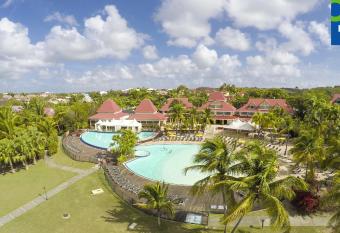 Village Pierre & Vacances Sainte Anne allows 18 year olds to book a room