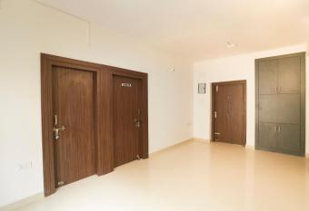 Collection O Hotel Prashant allows 18 year olds to book a room