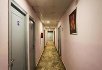 OYO Flagship Friends Harsh Villa allows 18 year olds to book a room