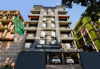 Townhouse Vidya Vihar allows 18 year olds to book a room