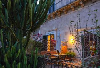 L Orangerie has Balcony rooms