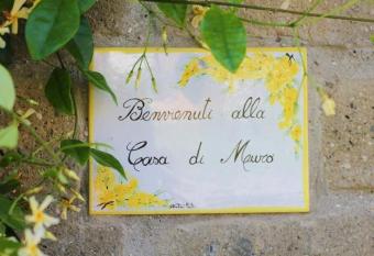 La Casa di Muro has Balcony rooms