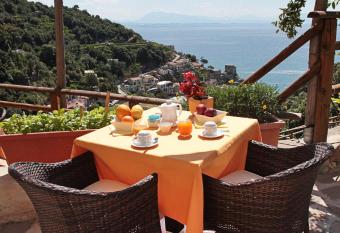 Limoneto Di Ercole has Balcony rooms