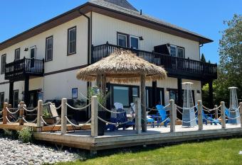 Paradise Inn On the Beach has Balcony rooms