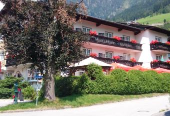 Hotel zum Toni has Balcony rooms