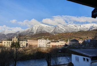 8 personnes, spacieux tout-confort    Albertville allows 18 year olds to book a room