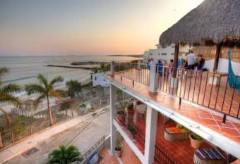 Hotel La Quinta del Sol allows 18 year olds to book a room