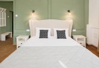 RIVIERA RESIDENCE has Balcony rooms