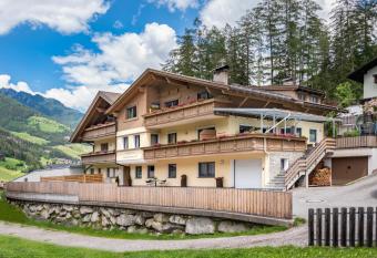 AlpenChalet Niederkofler has Balcony rooms