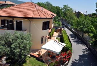 A 2 Passi Dagli Dei has Balcony rooms
