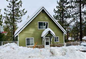 Sweet Retreat has Balcony rooms