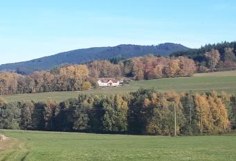 Novohradky - O  za klidu na samot   u lesa allows 18 year olds to book a room