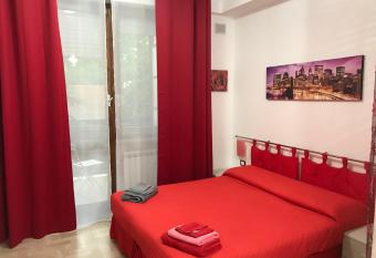 DA GIANNI E BEA allows 18 year olds to book a room