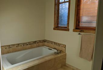 Mammoth Luxury Family Friendly Smart Home on Golf Course has Balcony rooms