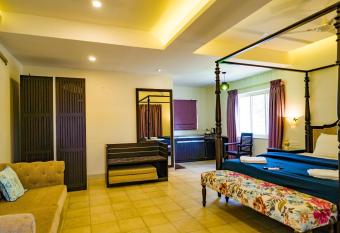 Marine Studios Le Pension has Balcony rooms