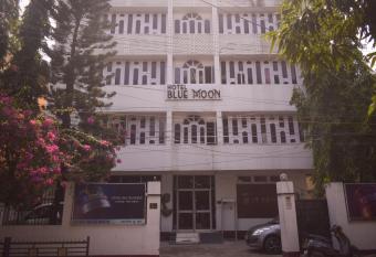 Hotel Bluemoon allows 18 year olds to book a room